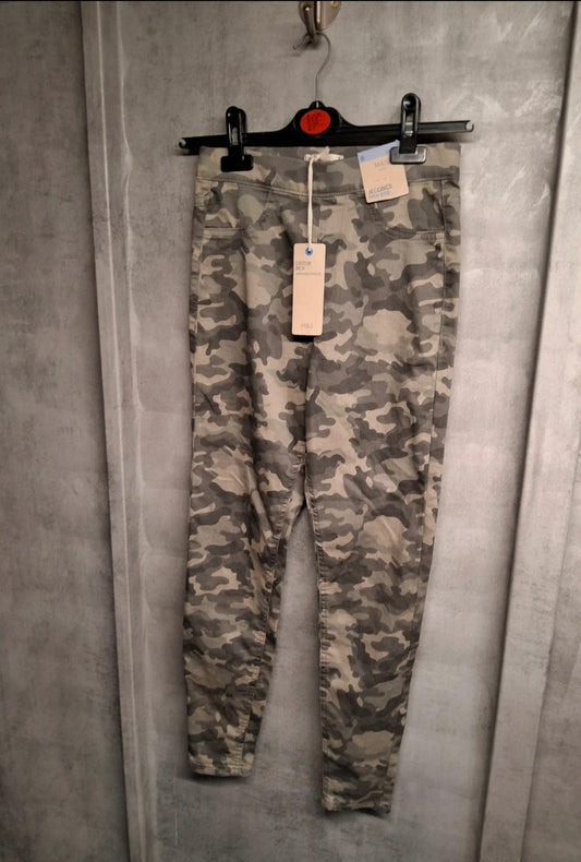 M&S Khaki Camo Jeggings – Size 8 Short – NWT Pull-On Style