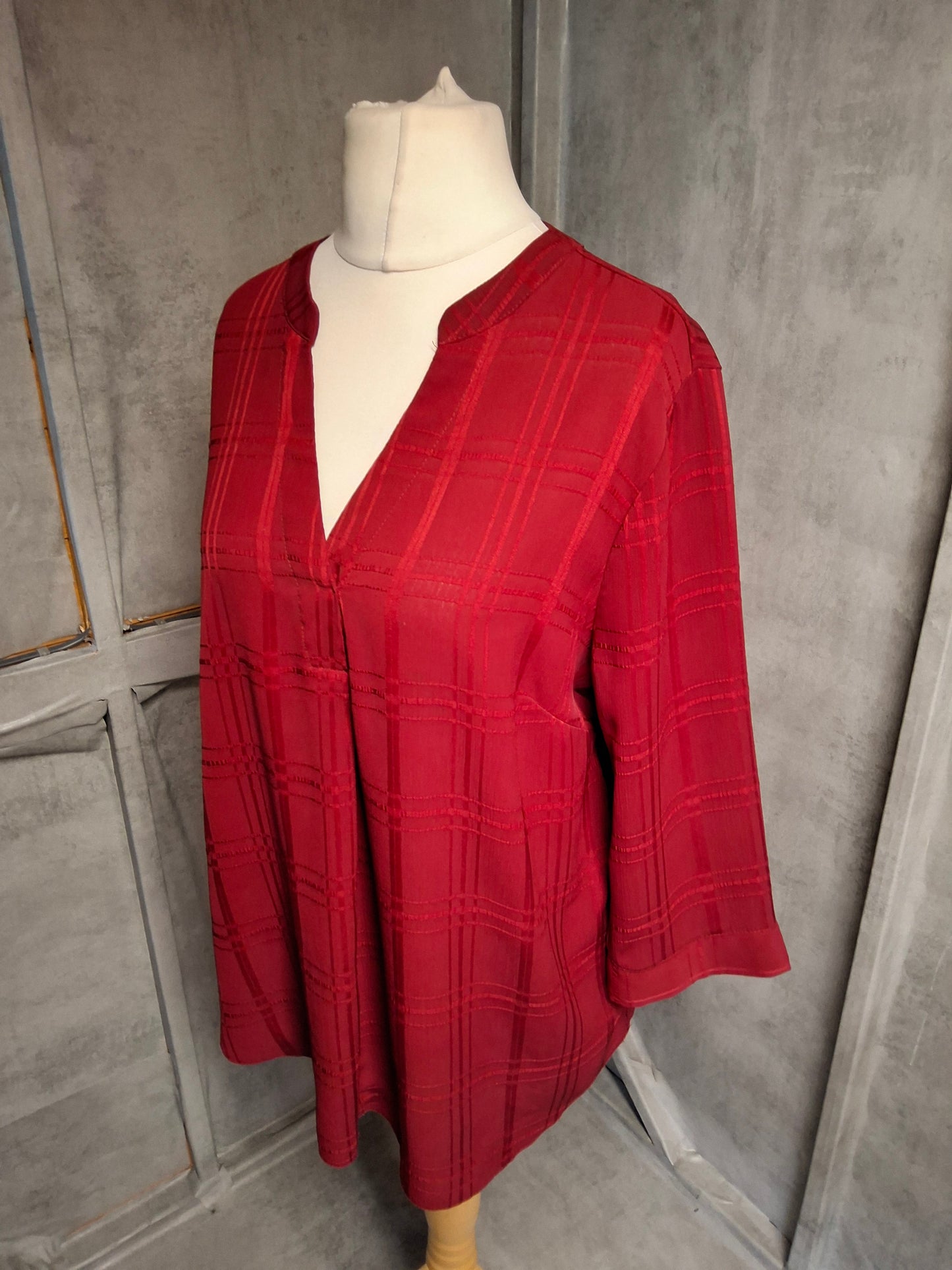 Nutmeg Red Checked Long Sleeve Blouse – Size 14 – Relaxed Fit
