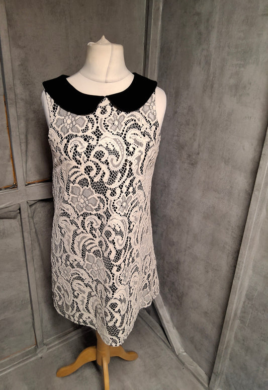 Topshop Black & White Lace Mini Dress with Velvet Collar – Size 10 – Chic Retro Style