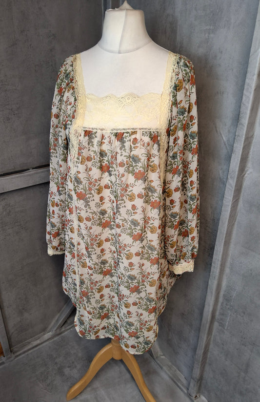 Topshop Floral Lace Trim Long Sleeve Mini Dress – Size 10
