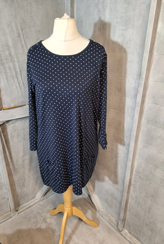 Bonmarché Navy & White Polka Dot Longline Top – Size 18 – With Pockets