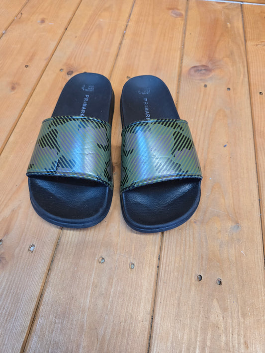 Primark Boys Camouflage Sliders Size 4 – Khaki Green, Comfy Fit, Summer Style, Trendy Design