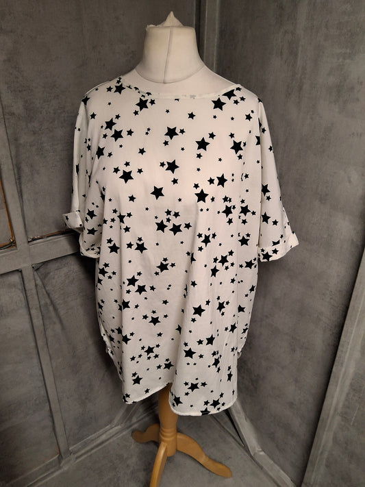 Capsule Curve White Star Print Oversized Top – Size 22 – Everyday Galaxy Glam