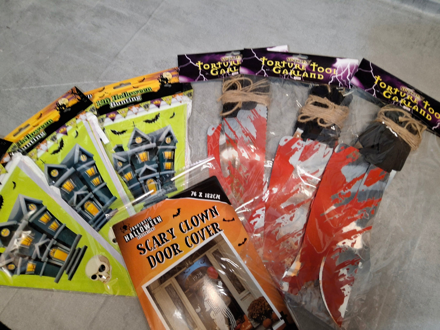 🎃 Bundle Halloween Decorations – 3x 12ft Bunting, 3x Torture Tool Garlands, 1x Scary Clown Door Cover – NWT