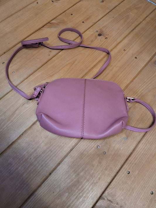 Pink, pretty & practical 💕 | Dorothy Perkins crossbody bag
