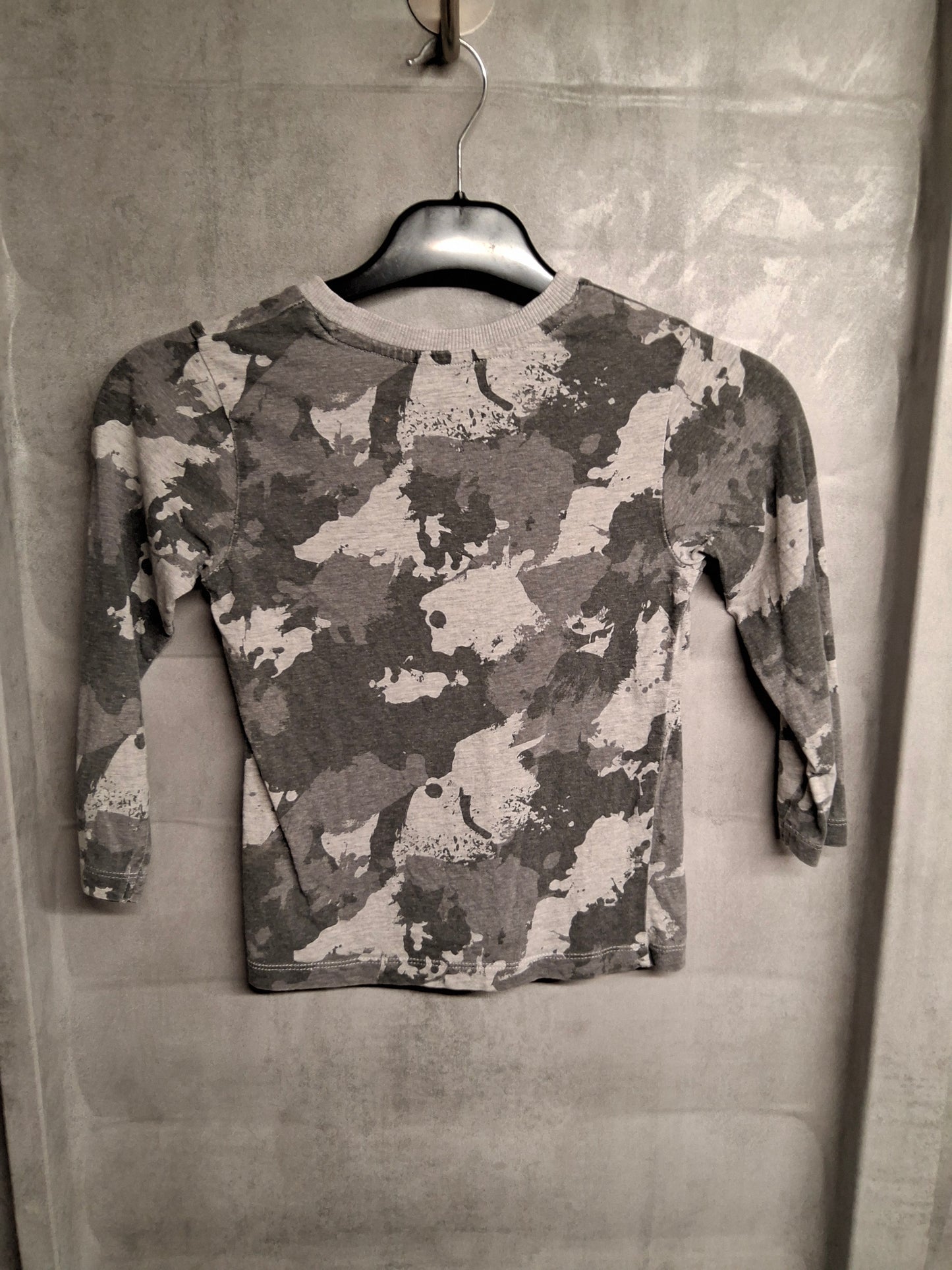 Matalan boys grey long sleeved tshirt age 6years