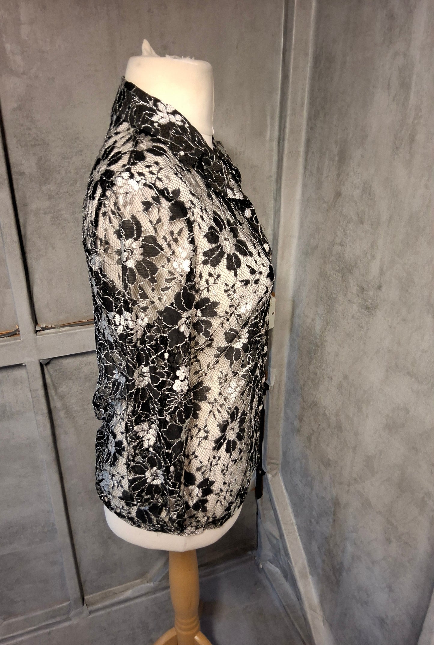Michelle Hope Black & White Floral Lace Shirt – Size 10/12