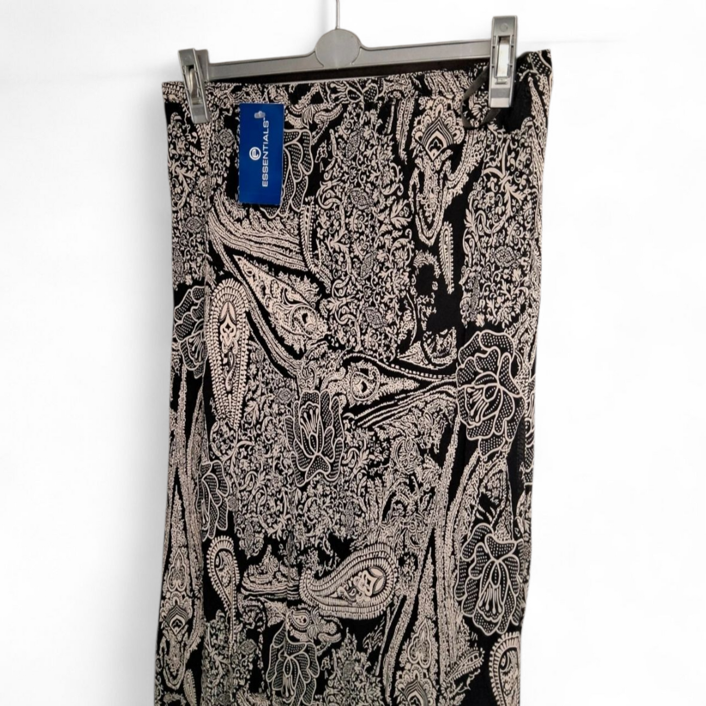 Essentials NWT Black & White Paisley Maxi Skirt – Size 14 – Boho Chic