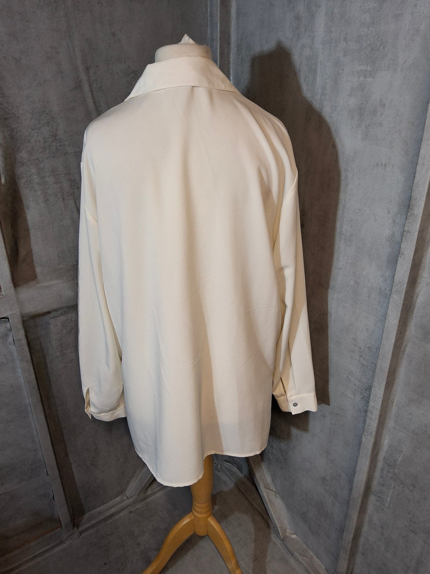 Isabelle Cream Oversized Blouse – Size 18, Button Front, Long Sleeve, Polyester