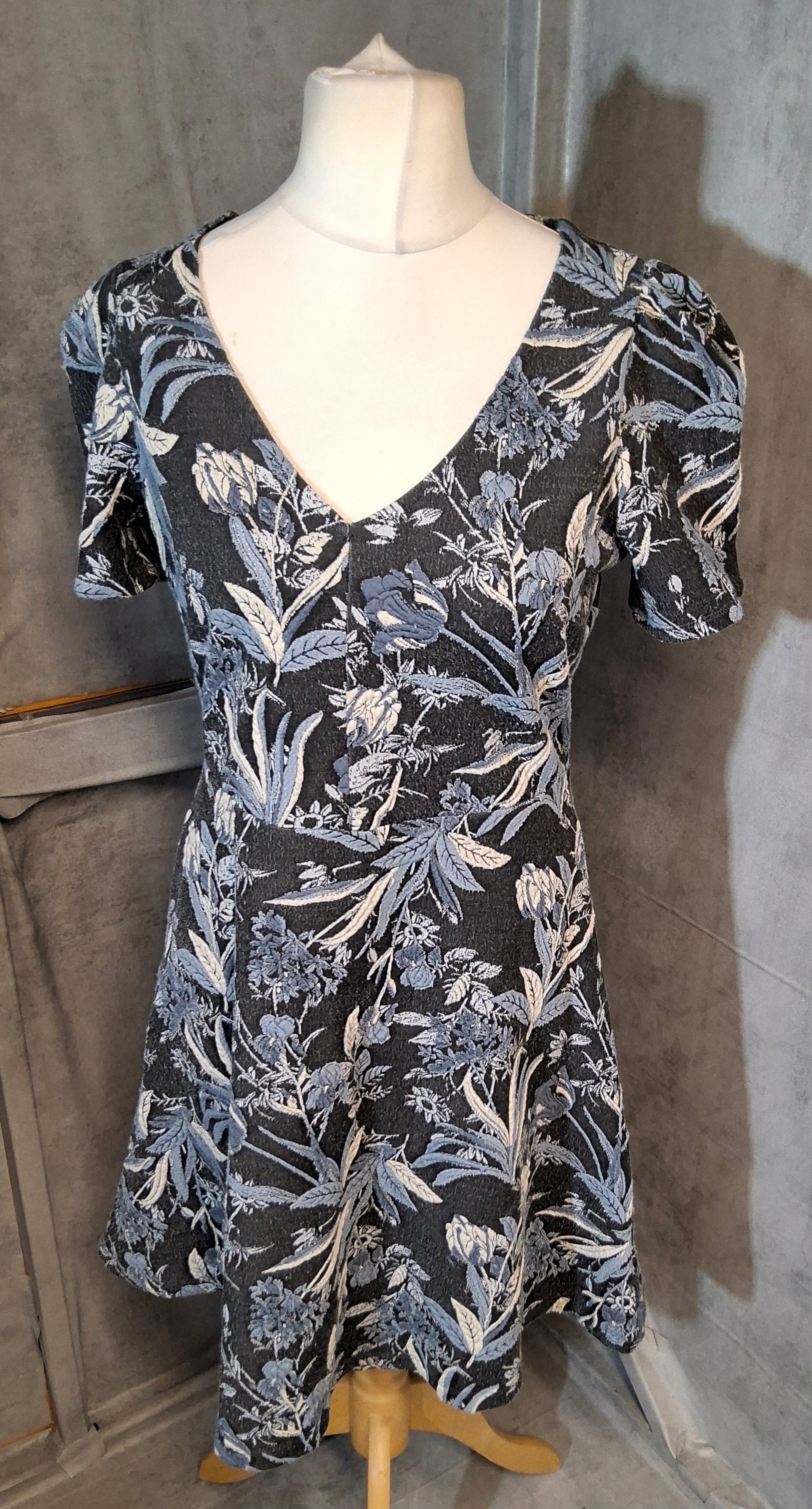 Next Blue & Navy Floral Flared Knee-Length Dress – Size 12 Regular – V-Neck – Short Sleeve – Polyester/Viscose
