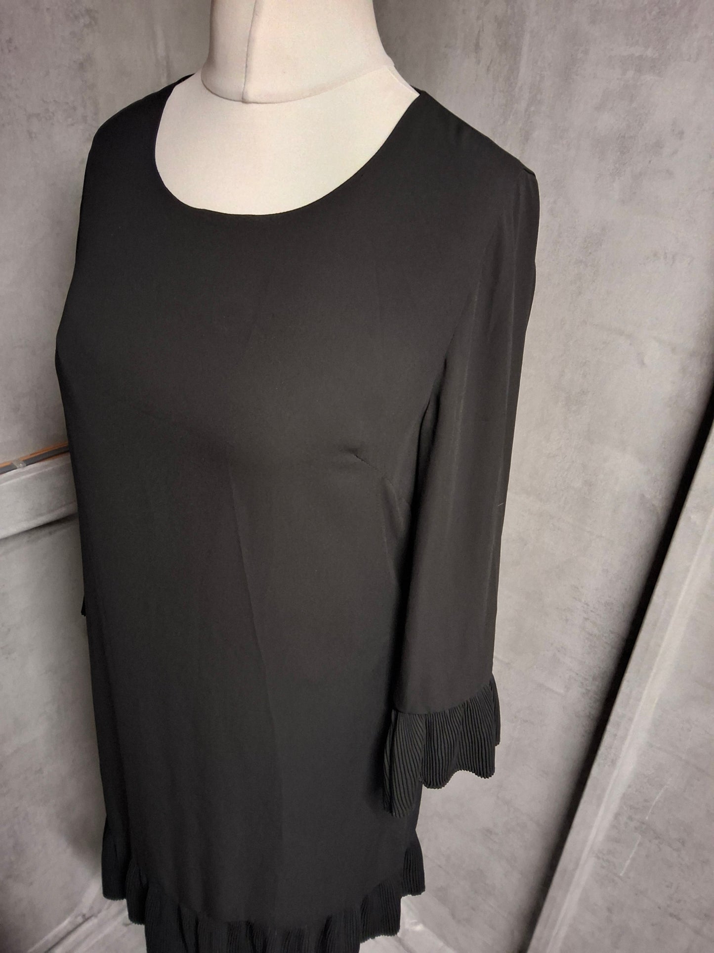 Darling London Black Frill Dress – Size 10 – Knee Length