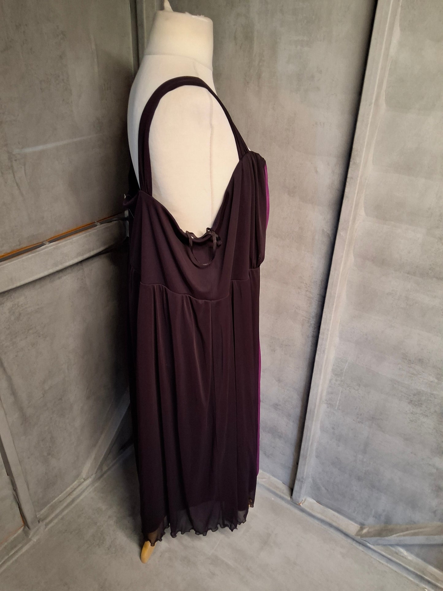 Lilly & Rose Two-Tone Purple Pleated Formal Dress – Size 28 – Evening Elegance