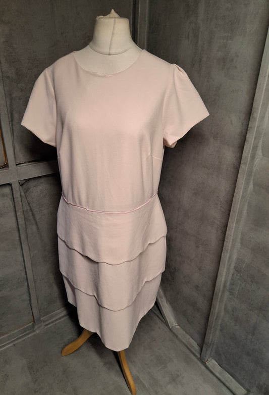 Very Cream & Pink Scalloped A-Line Dress – Size 18 – Serving Layered Looks (Literally)