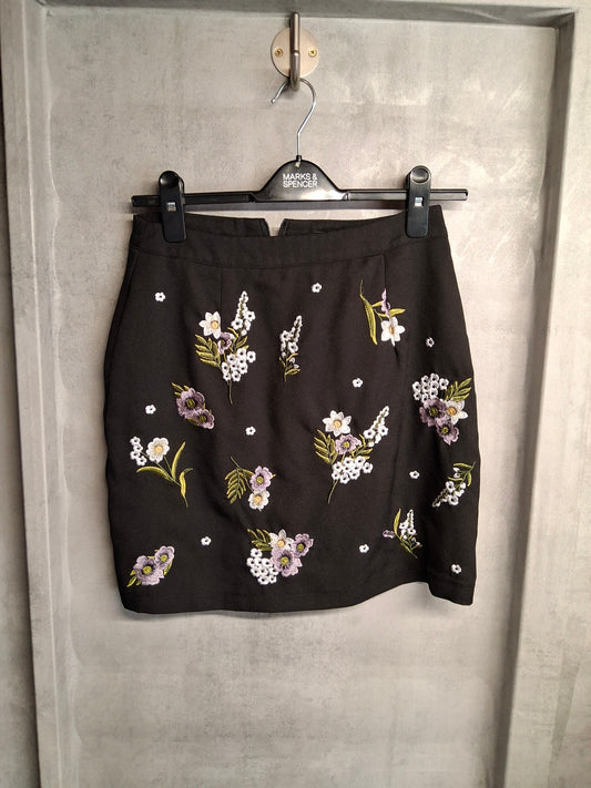 New Look Black Embroidered Floral Mini Skirt – Size 8 – Fully Lined
