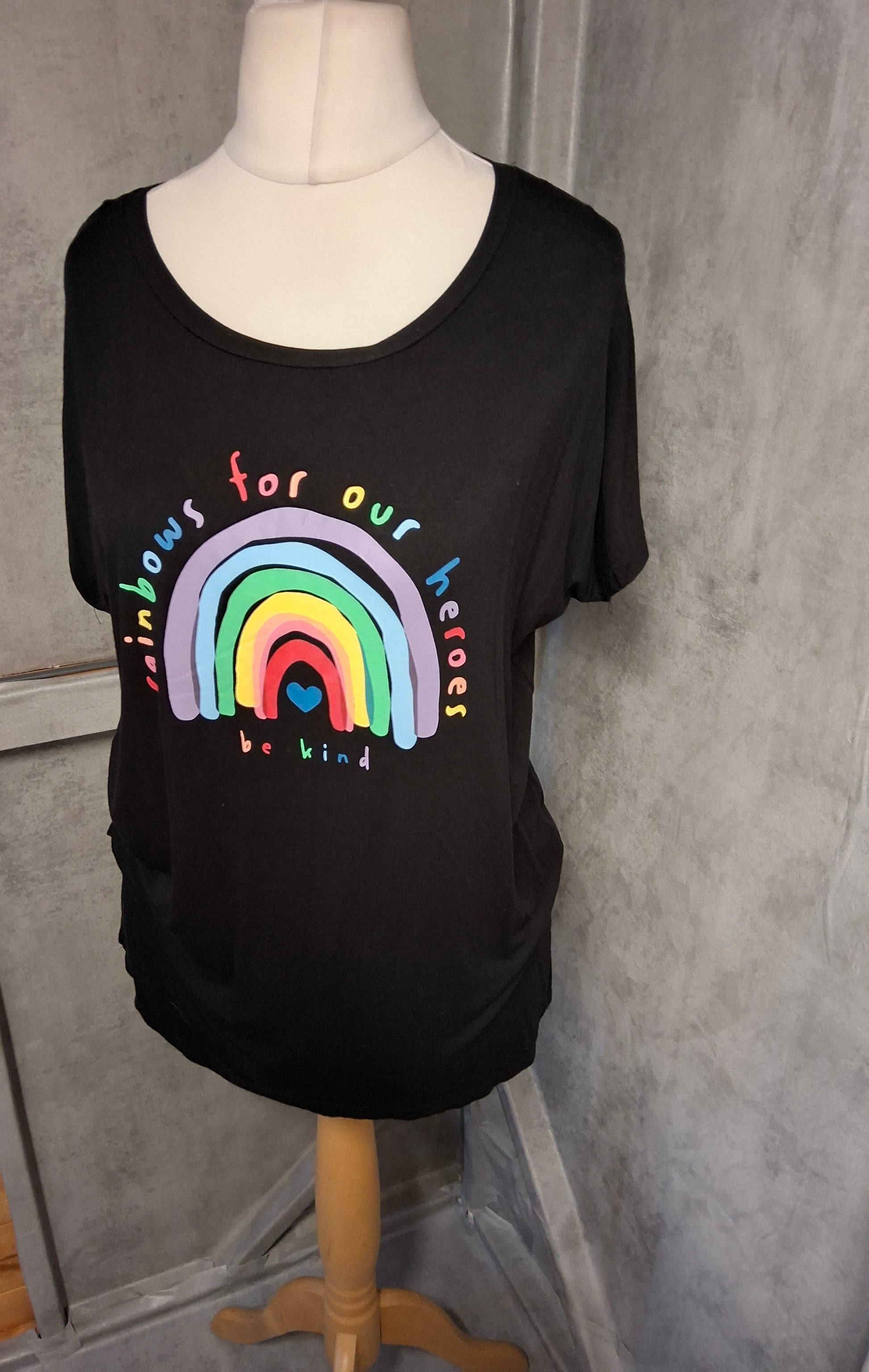 F&F Black Rainbow Graphic T-Shirt – Size 10 – Be Kind Slogan Tee 🌈
