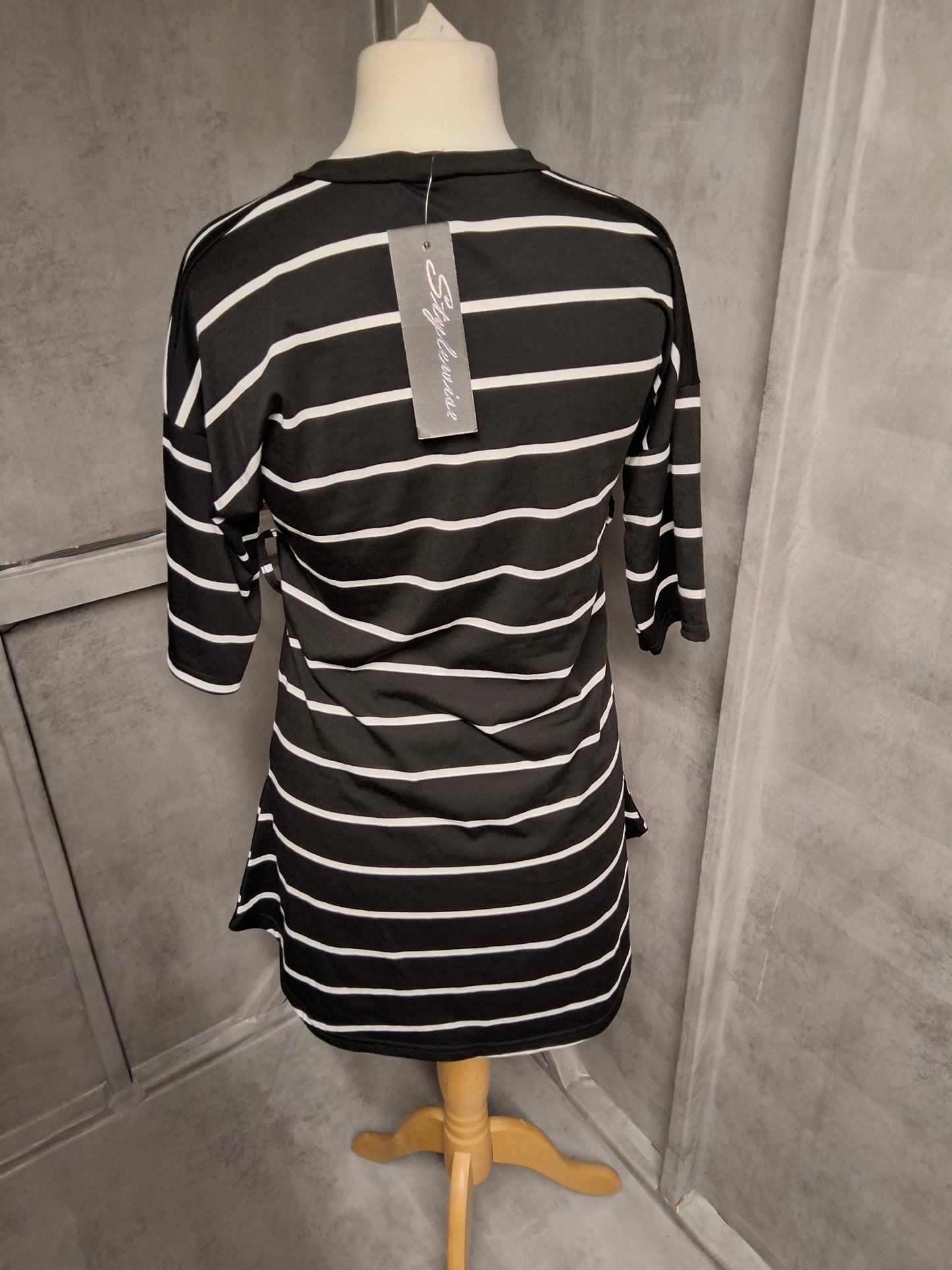 Stylewise Black & White Stripe Mini Dress – Size 6 – Stretchy T-Shirt Dress NWT