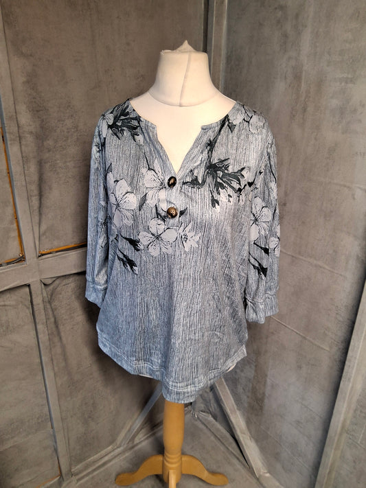 Grey Floral 3/4 Sleeve Stretchy Top – Size L (UK 16/18) – Casual Everyday Style

