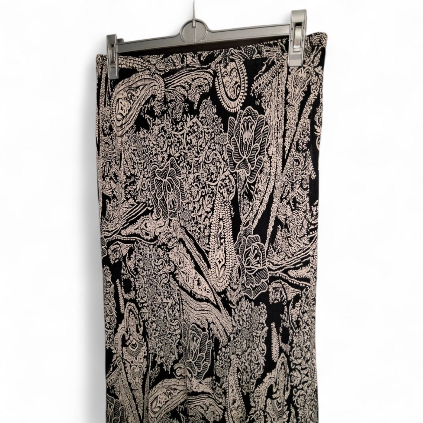 Essentials NWT Black & White Paisley Maxi Skirt – Size 14 – Boho Chic