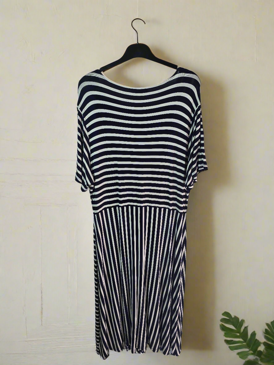 Oasis Navy & White Striped Short Sleeved Maxi Dress Sixe XL 14/16