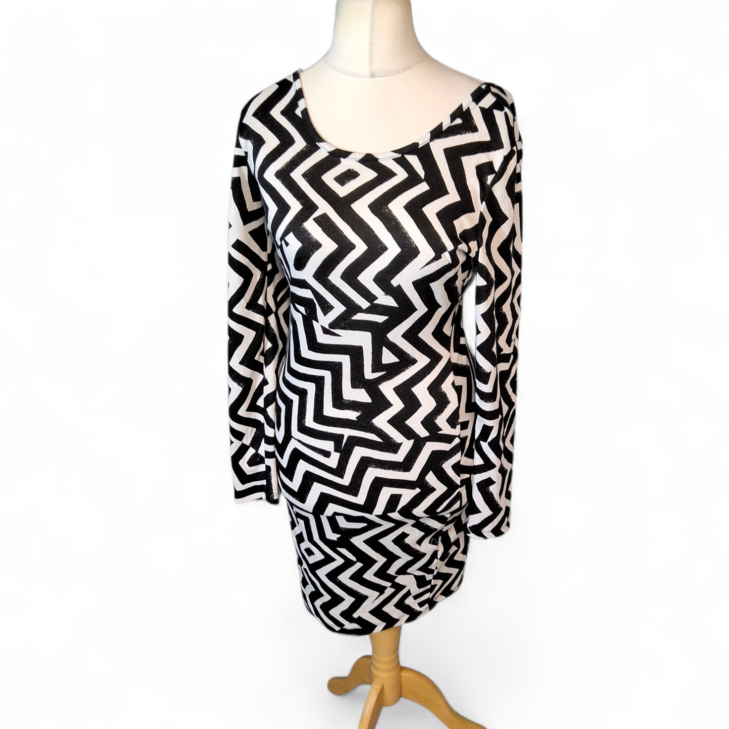 H&M Black & White Zigzag Bodycon Dress – Size S (UK size 8/10) – Mini to Knee Length