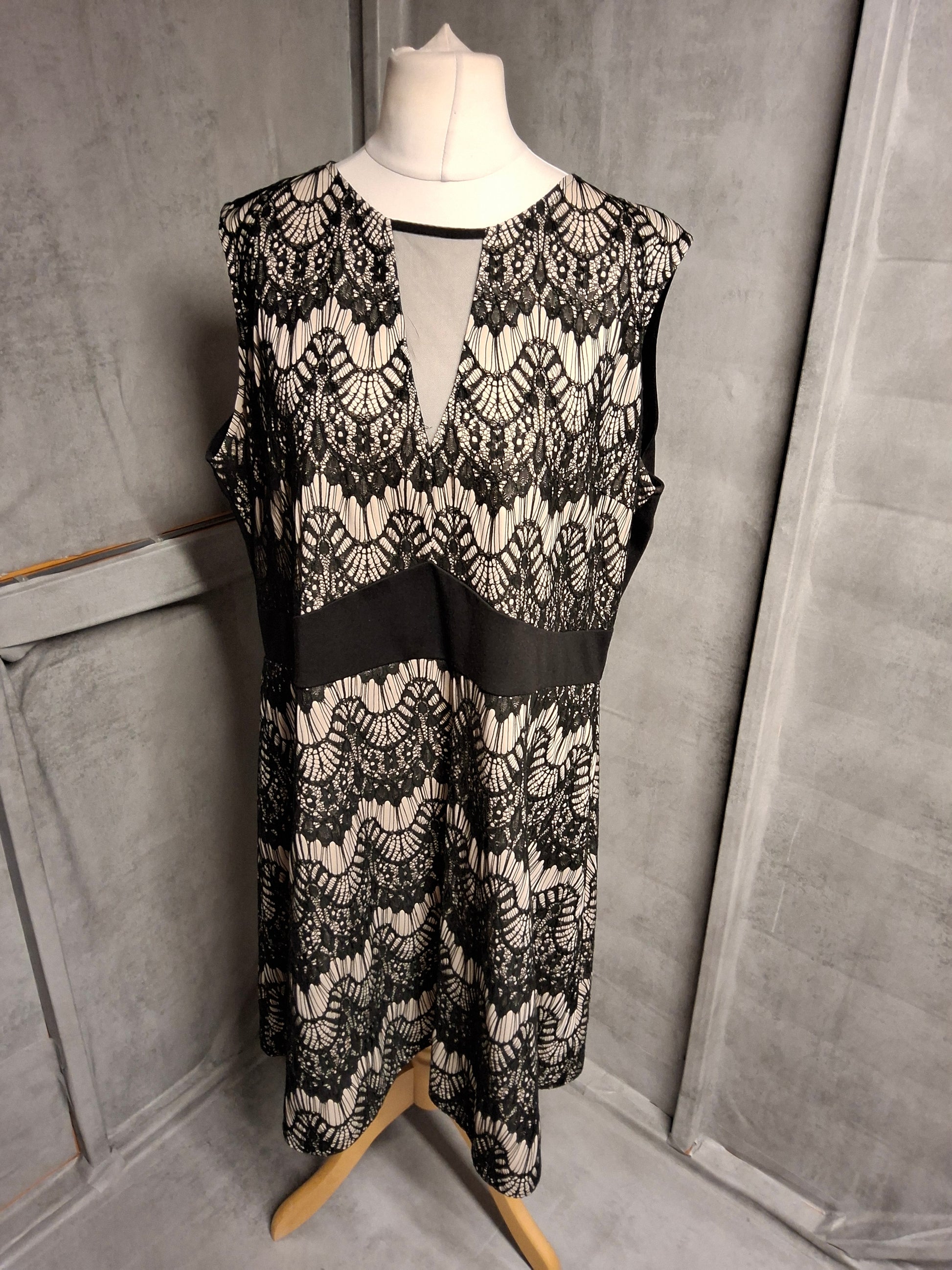 Simply Be Black & Nude Lace Midi Dress – Size 24 – Sleeveless Elegant Style