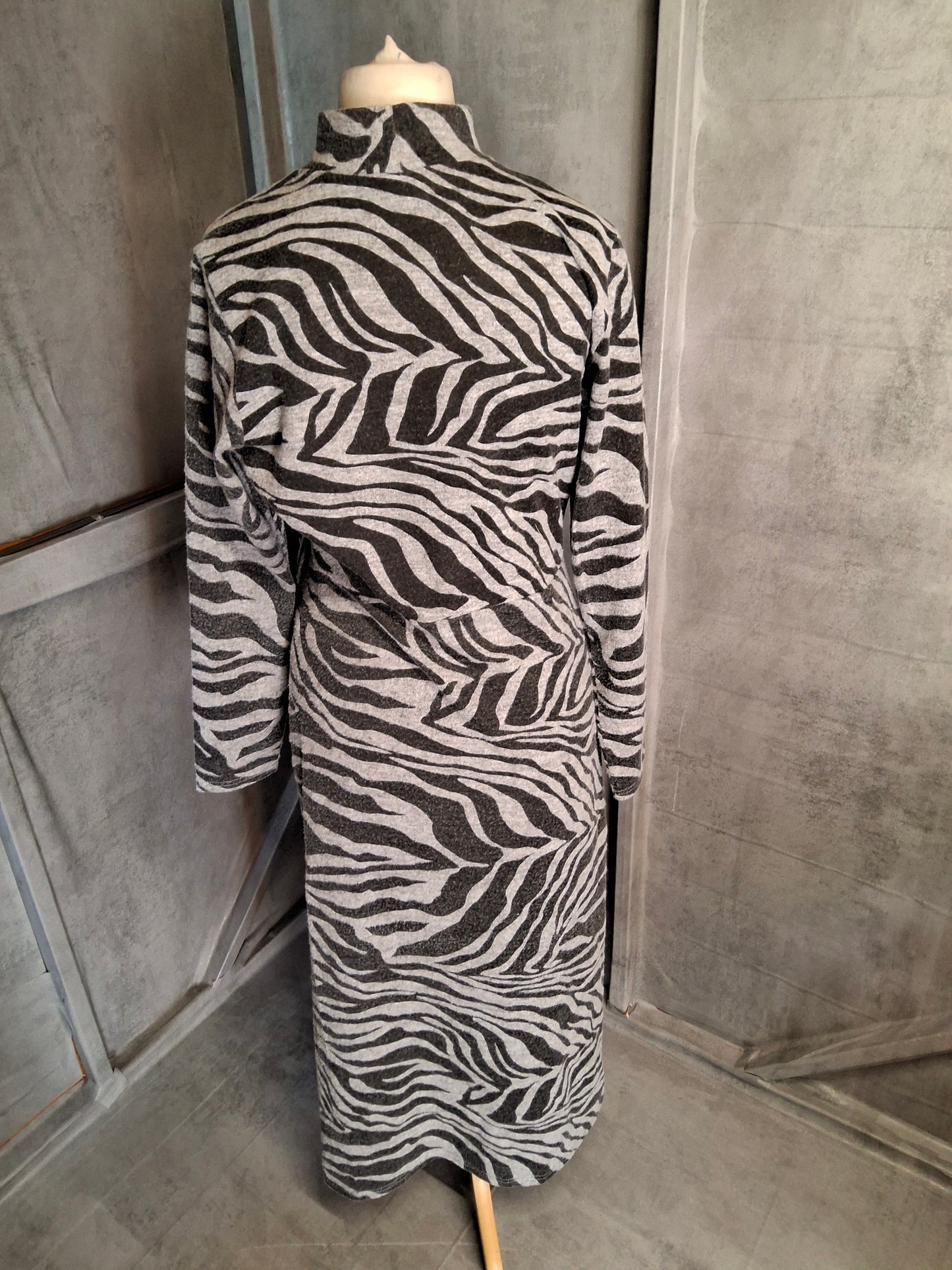 Studio Grey & Black Zebra Print Midi Dress – Size 16
