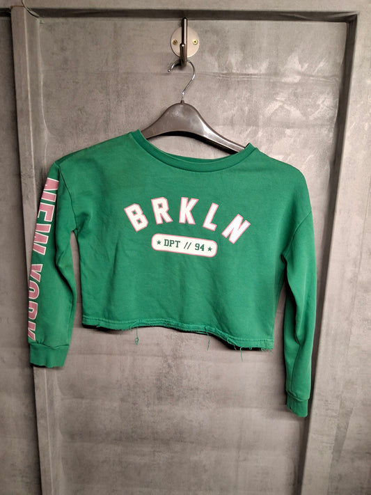 H&M girls green cropped jumper age 11-12years