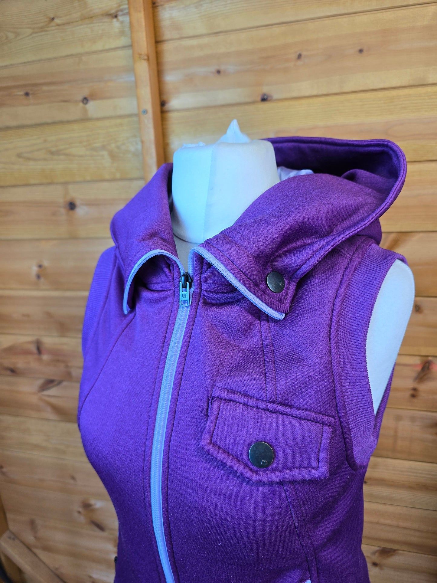 Burton purple hooded sleeveless gillet pockets size Small size 8/10
