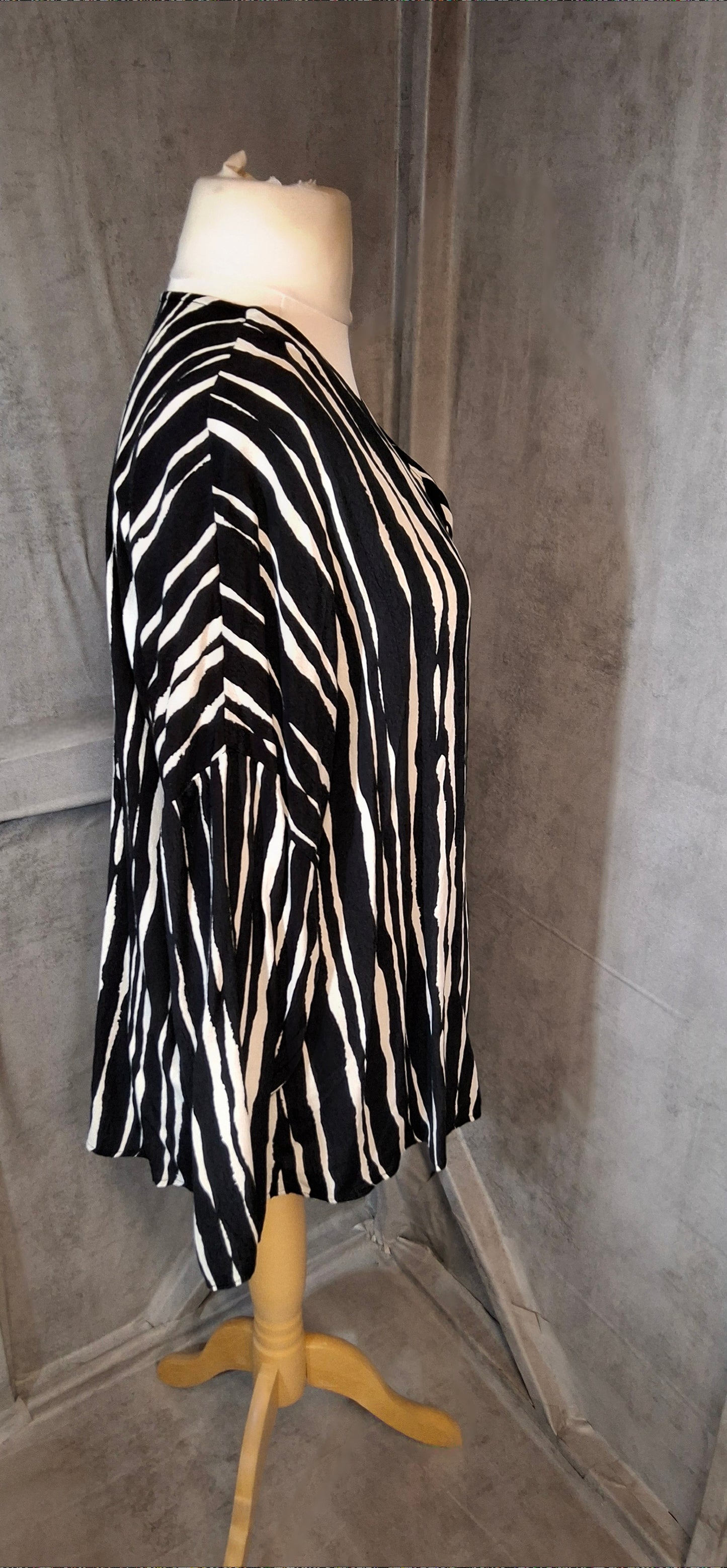 F&F Black & White Striped Oversized Blouse – Size 10 – 100% Viscose