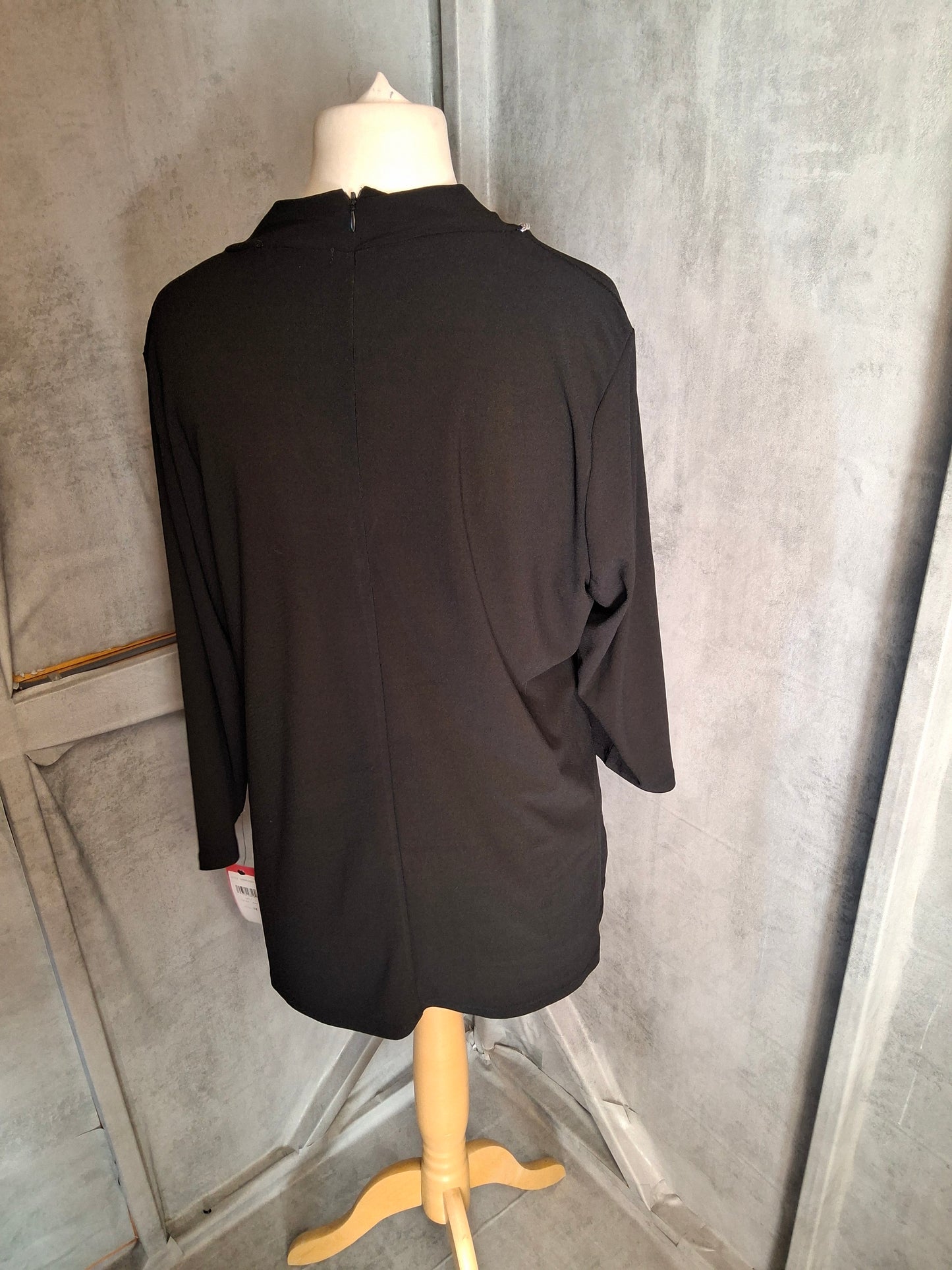 Love Scarlett Black Chain Detail Knot Front Top – Size 1XL (size 16/18) NWT
