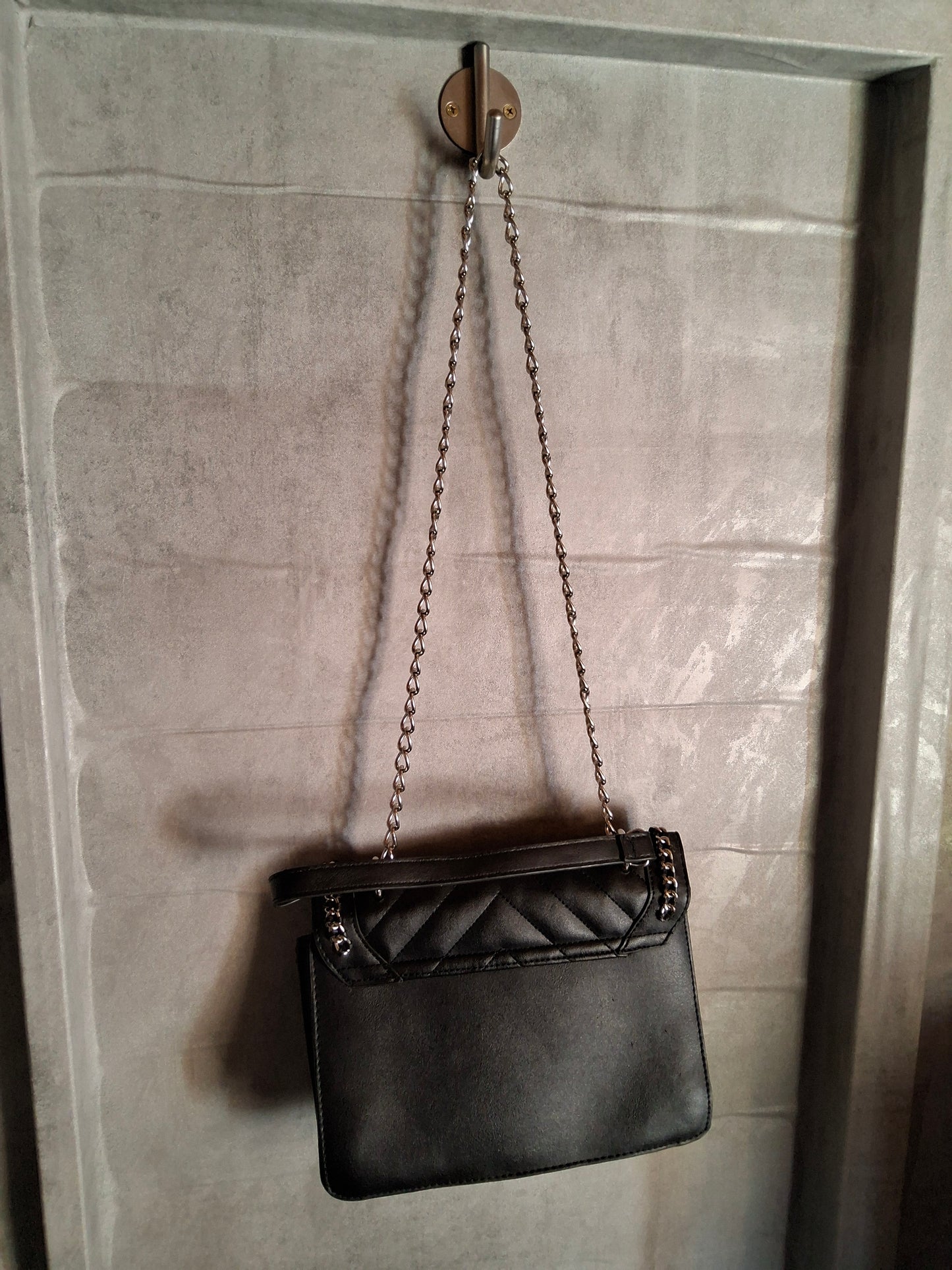 Primark Black Quilted Chain Bag – Popper Close & Dual Strap