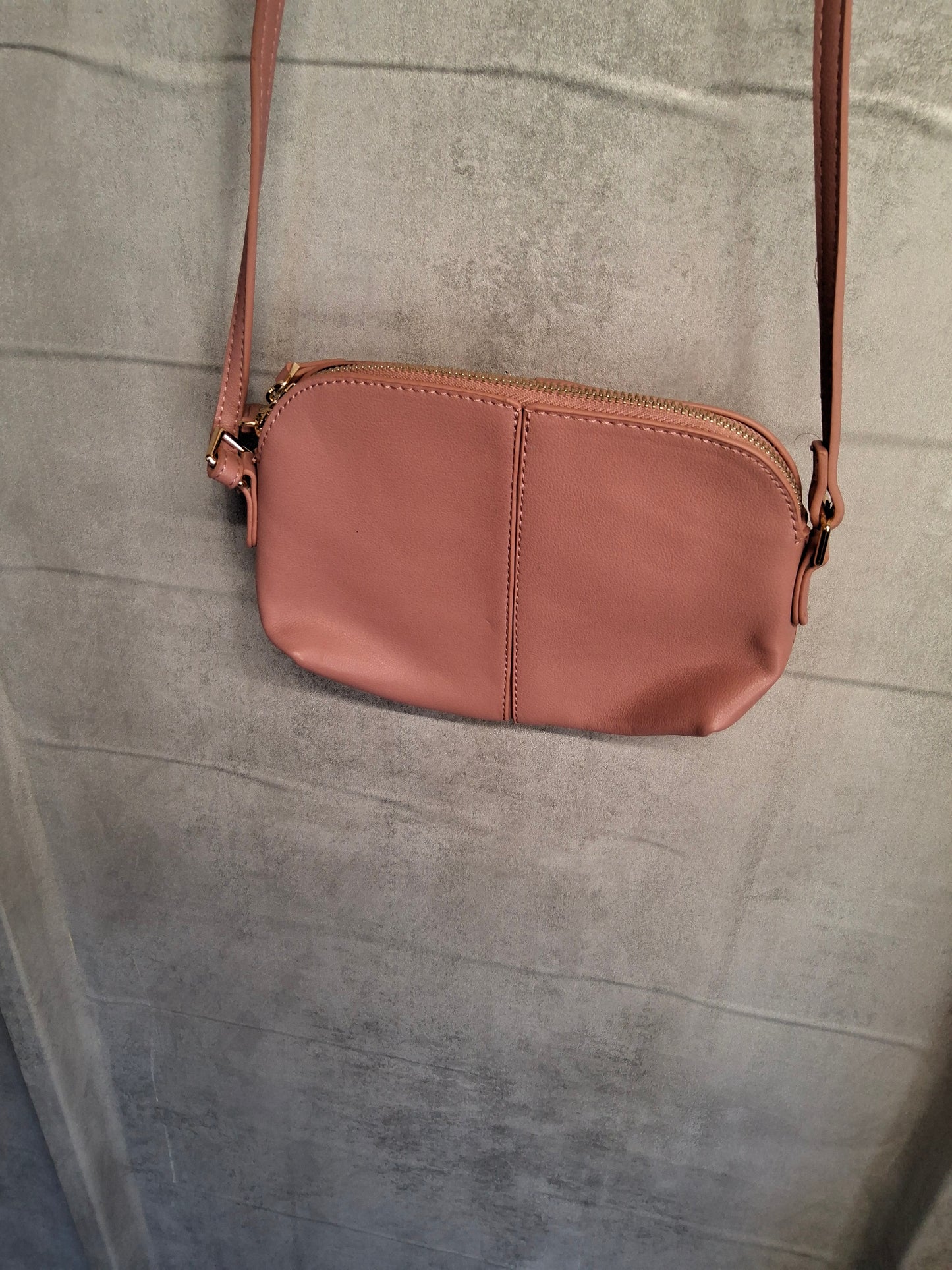 Pink, pretty & practical 💕 | Dorothy Perkins crossbody bag