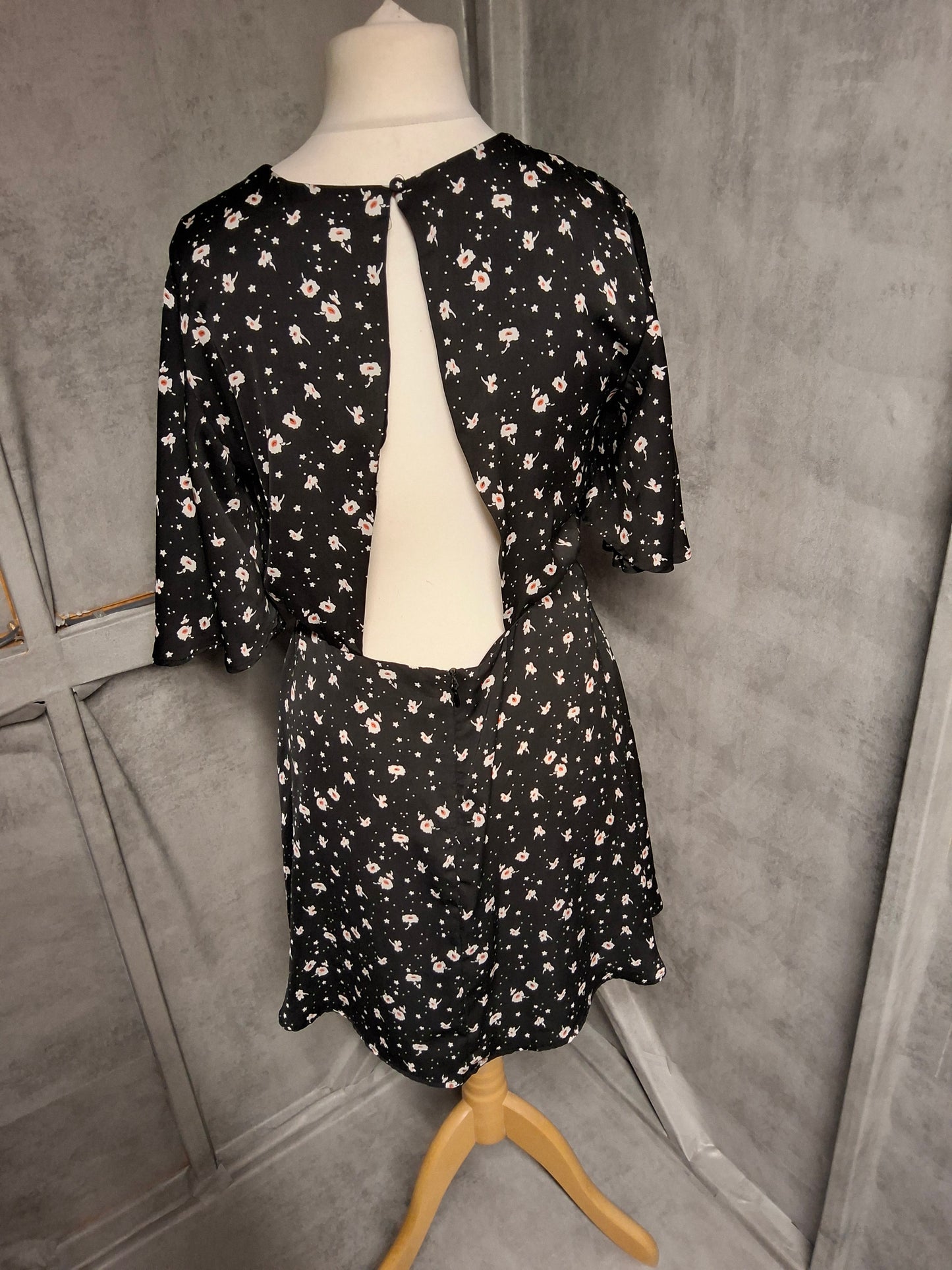 Topshop Black Floral Knee Length Dress – Size 12 Open Back Style