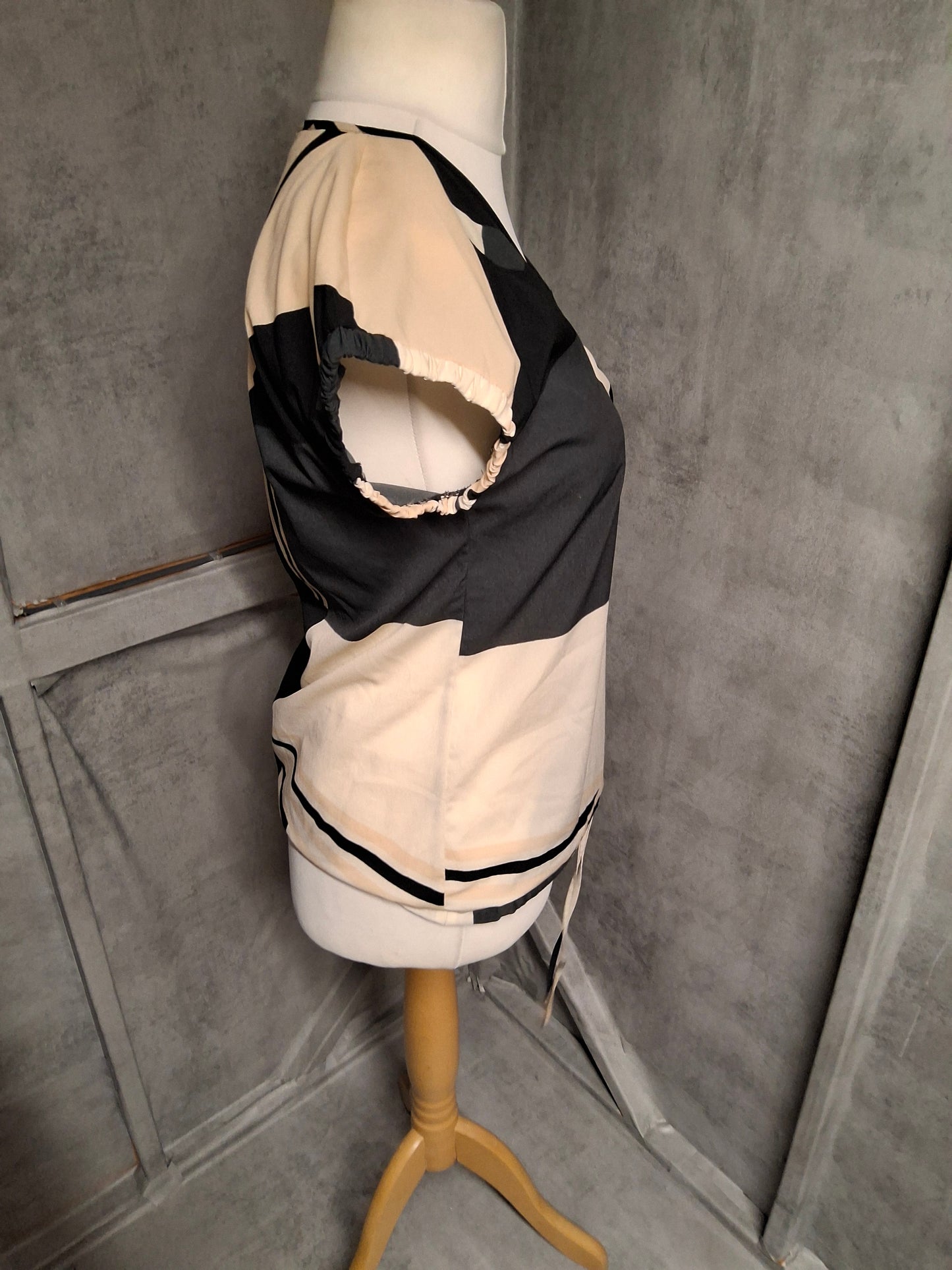 Next Monochrome Geometric Wrap-Style Top – Size 8 – Abstract Print with Ruched Sleeves & Drawstring Hem