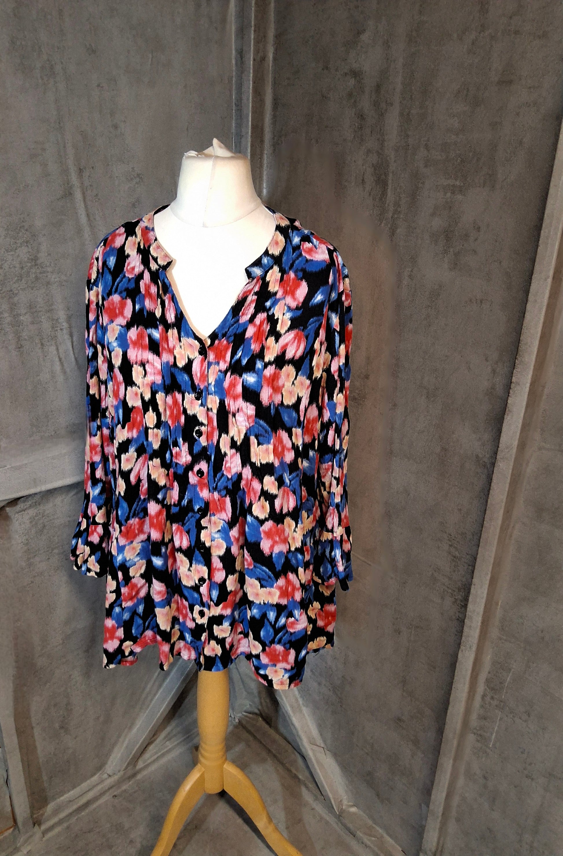 Cotton Traders Red & Blue Floral Blouse – Size 20, Viscose, Flared 3/4 Sleeves