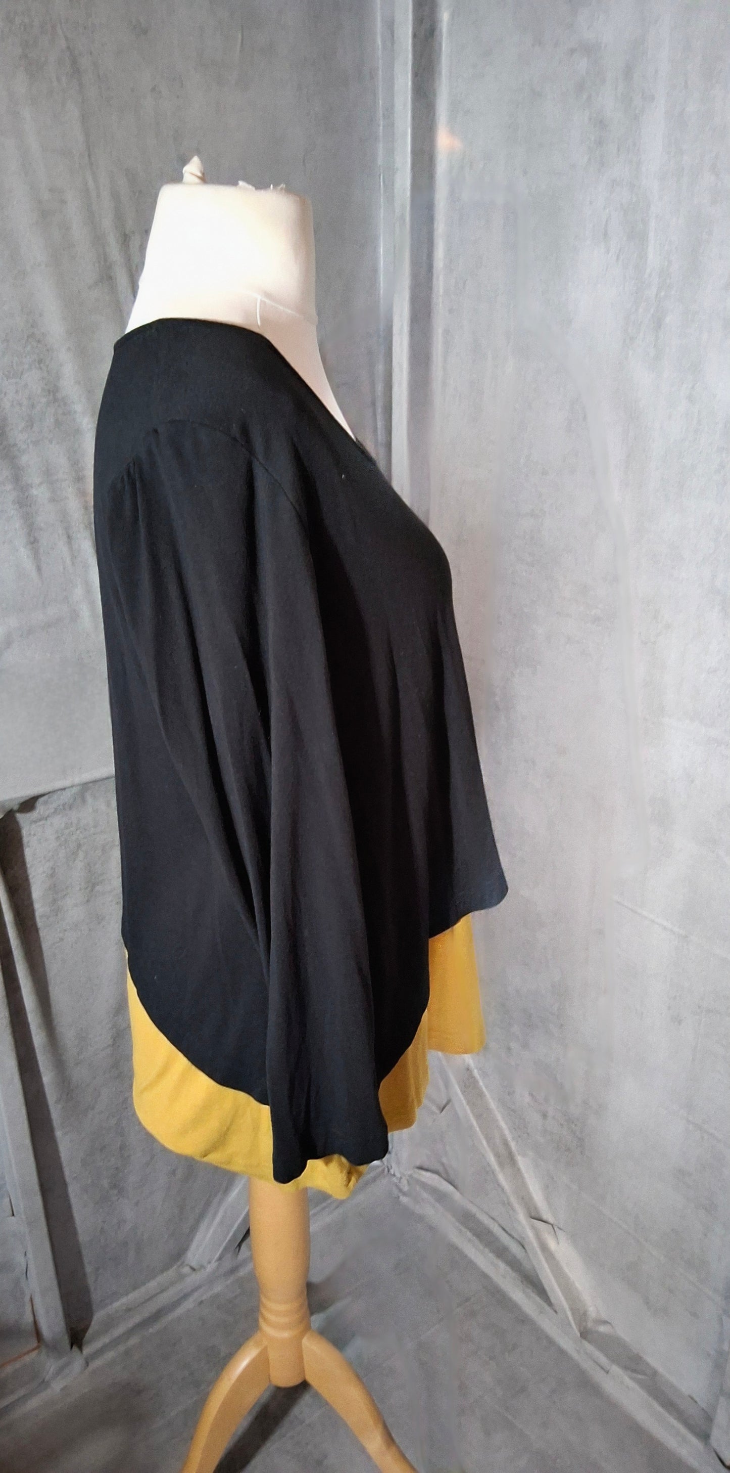 Capri Black & Mustard Layered Long Sleeve Top – Size S/M (Fits size 10–14)