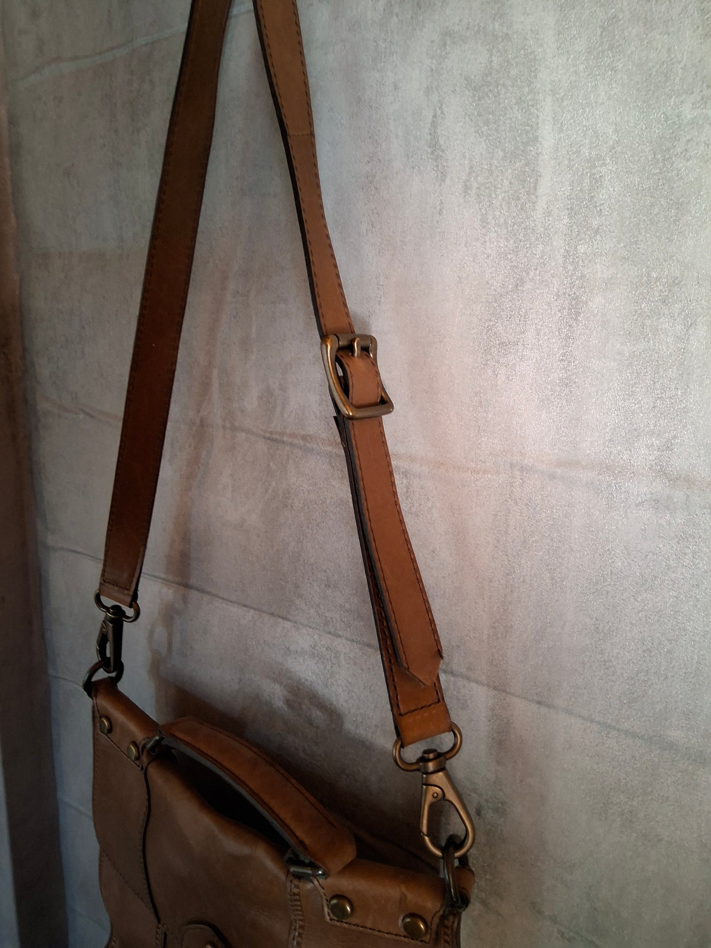 Fossil Brown Leather Satchel Bag – Adjustable Strap & Handle