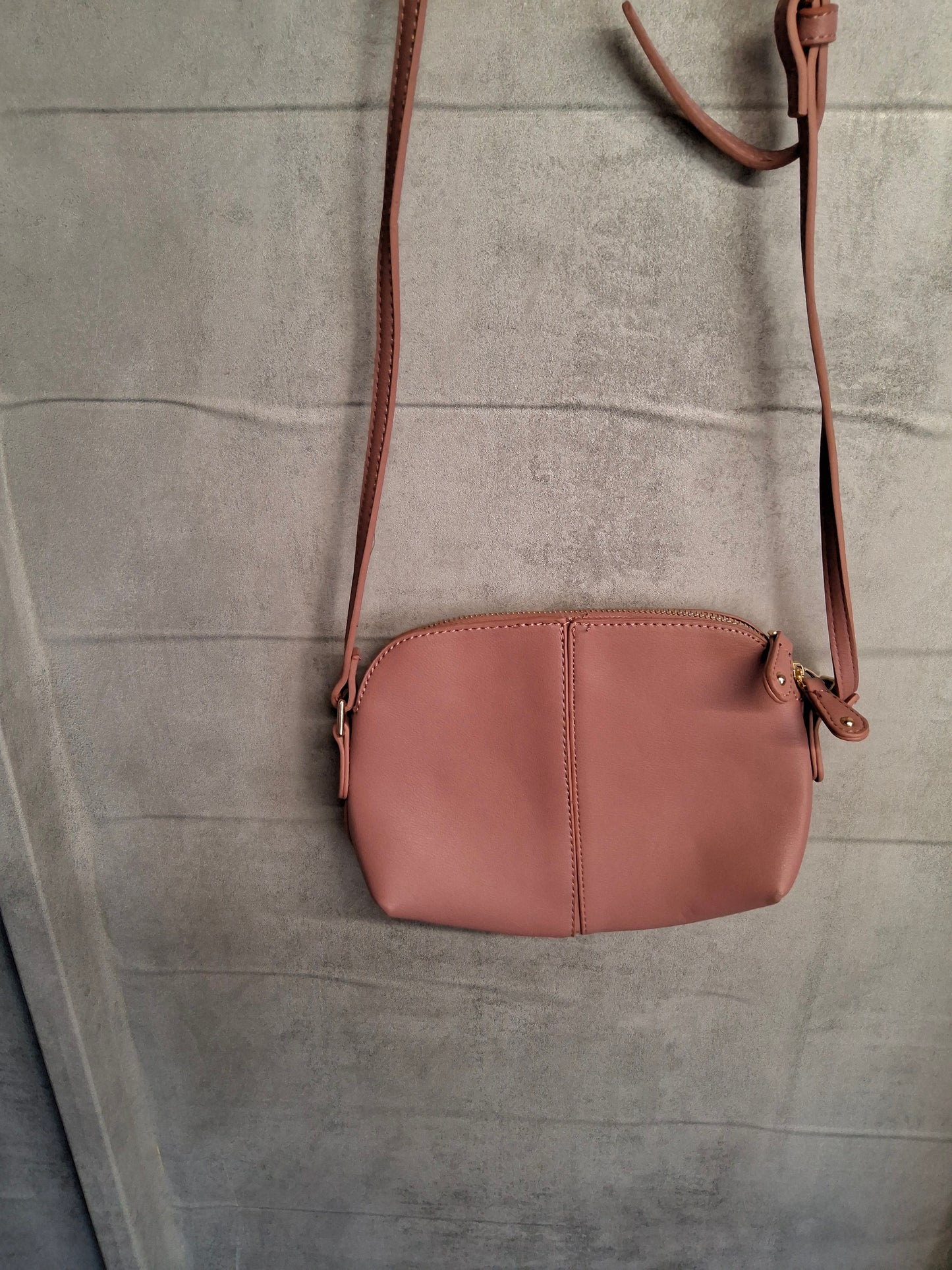 Pink, pretty & practical 💕 | Dorothy Perkins crossbody bag