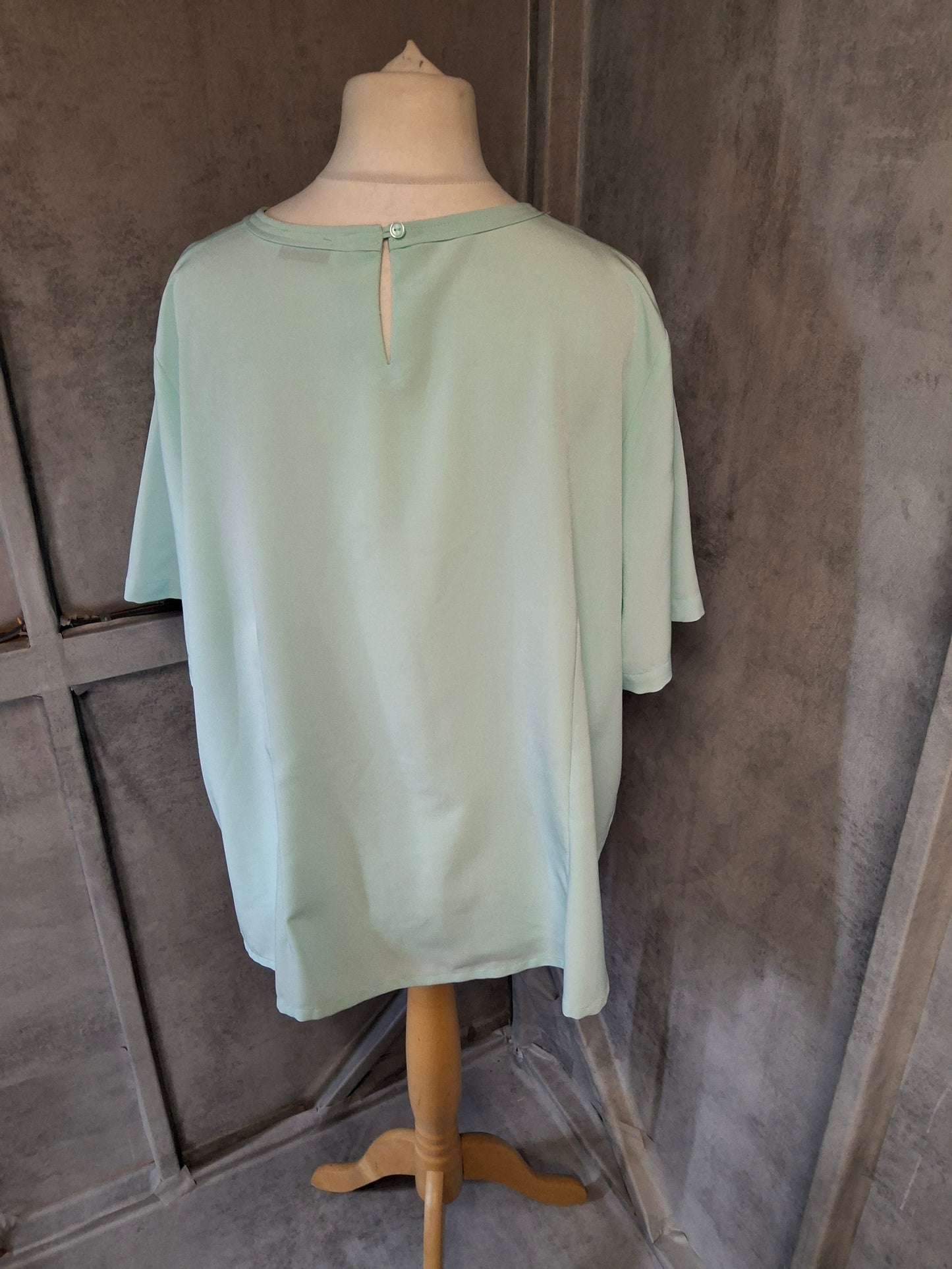 Victoria Layne Mint Green Blouse – Size 24 – Pintuck Front – 100% Polyester