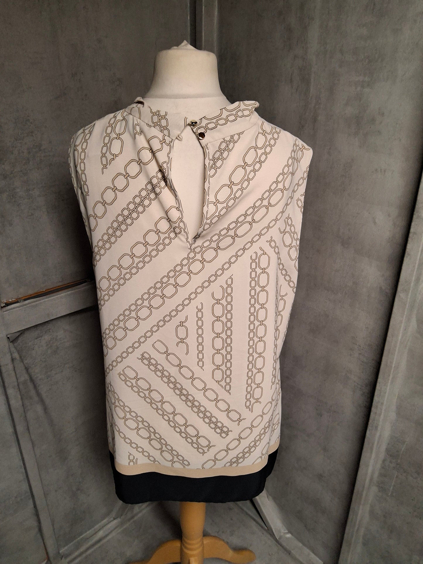 F&F Chain Print Sleeveless Blouse – Size 20 – Smart, Swishy & Coffee-Meeting Ready