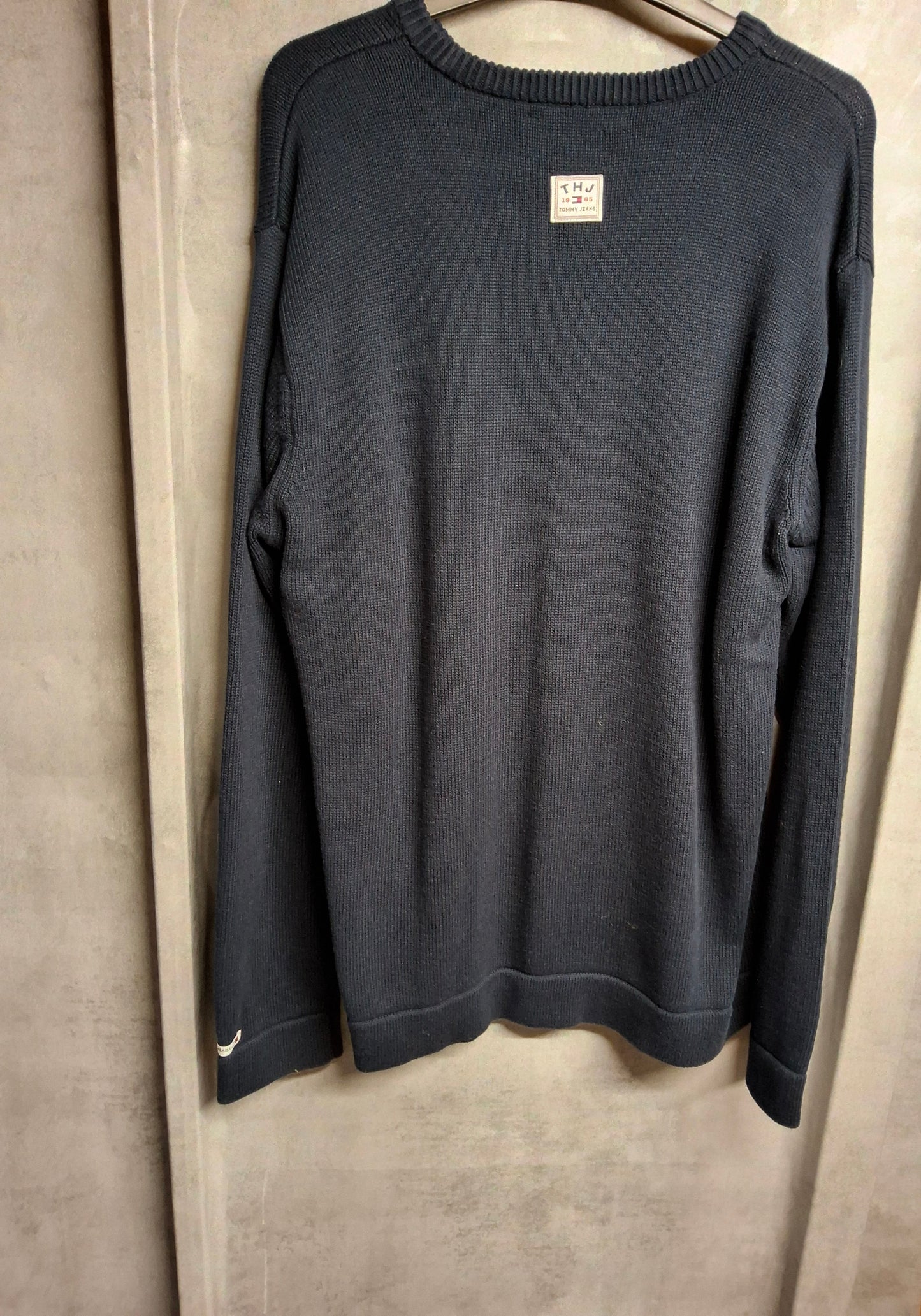 Men's Vintage 90s Tommy Hilfiger Navy Jumper – Crew Neck, Long Sleeve, Logo, Relaxed Fit, Size M