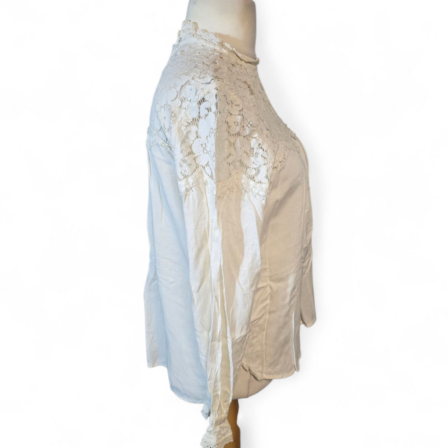 M&S White Lace High Neck Blouse – Frill Cuffs – Size 10 – 100% Viscose