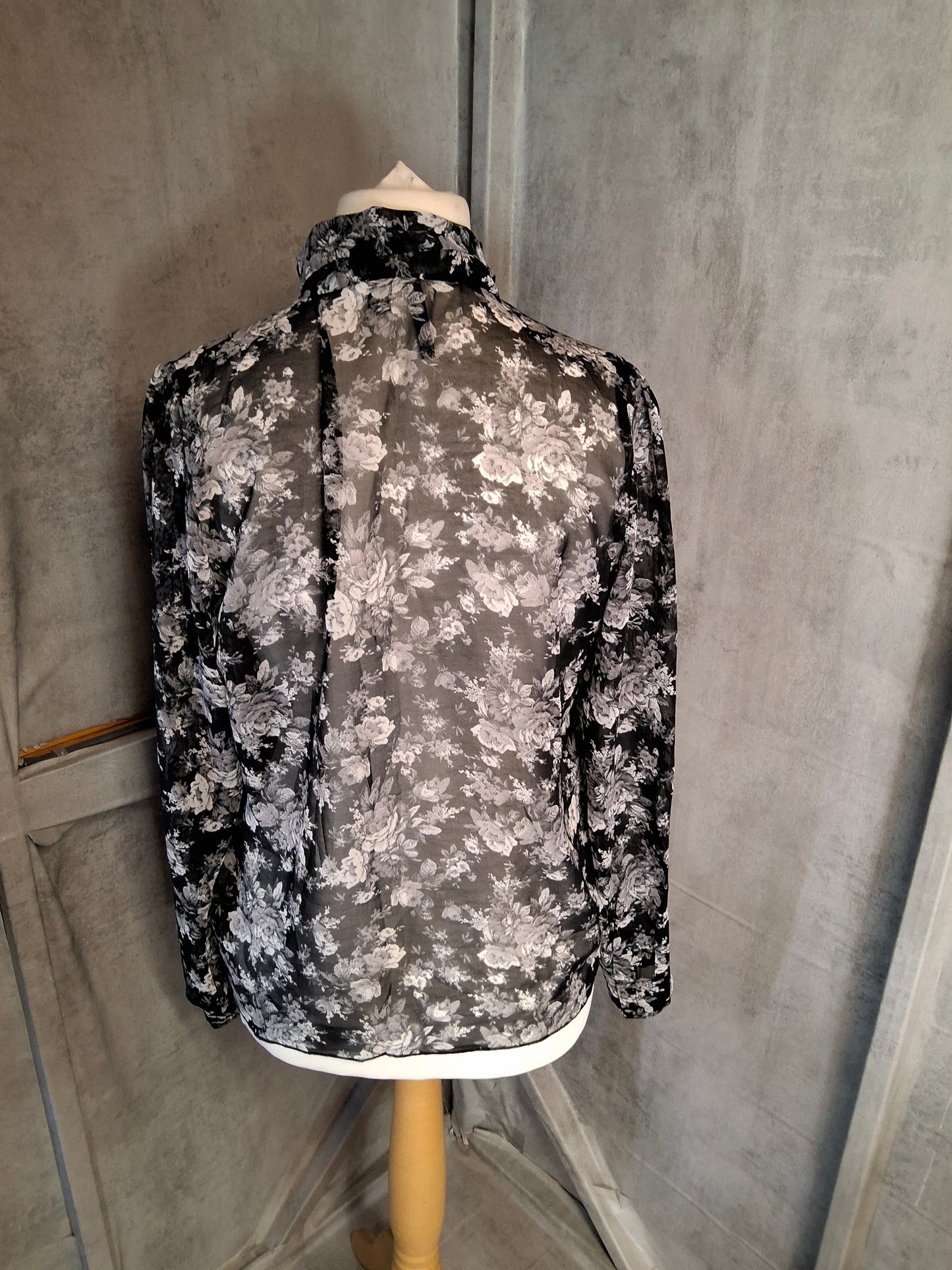 Mango Black & White Sheer Floral High Neck Blouse – Size M (size 10/12)