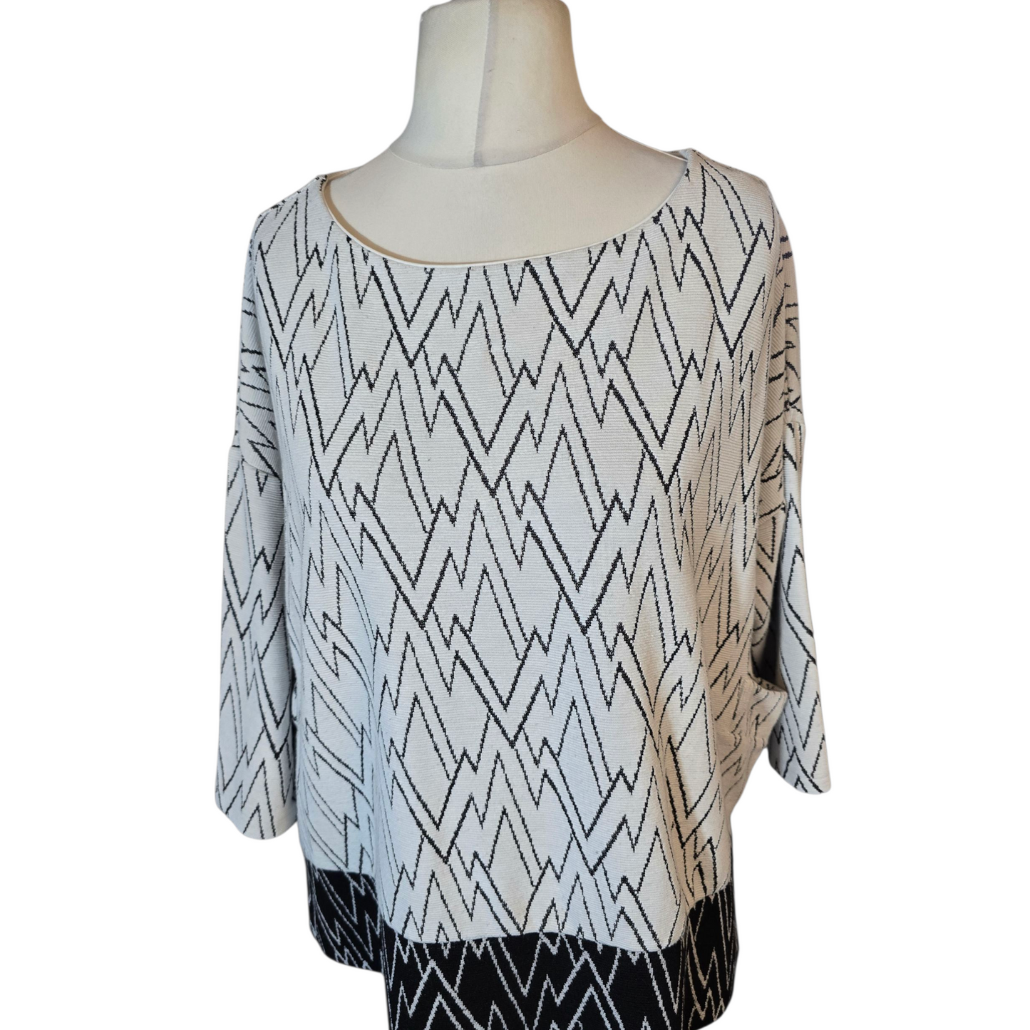 Great Plains White & Black Patterned 3/4 Sleeve Oversized Jumper – Size M (UK size 12)