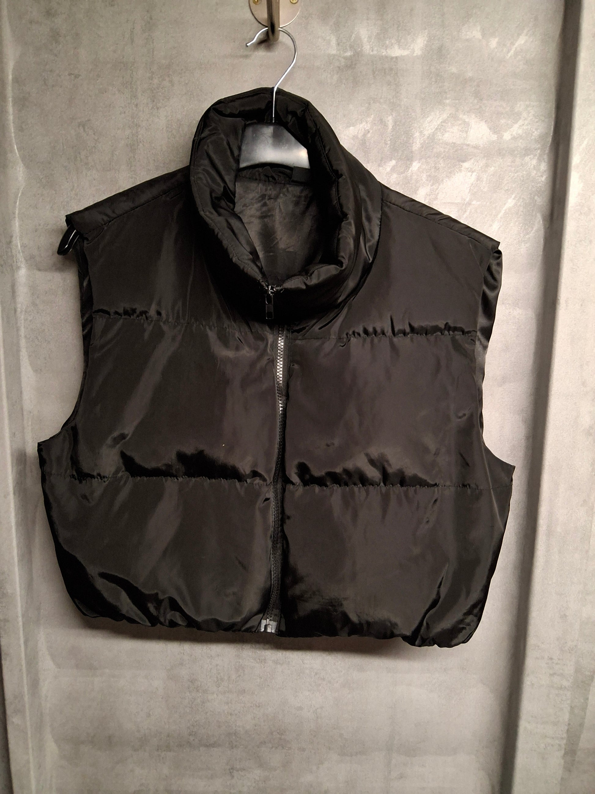 Black Padded Cropped Gilet – Size S (8/10)
