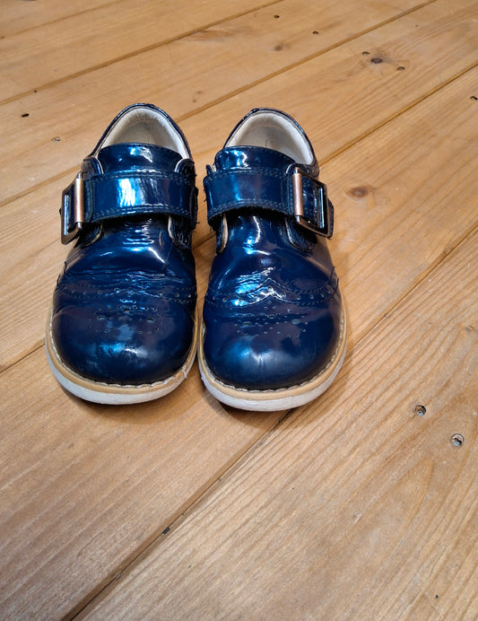Clarks Navy Patent Brogue Shoes Size 8.5G – Velcro Fastening Kids School Shoes