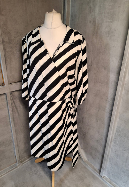 F&F Black & White Stripe Wrap Dress – Size 22 – NWT
