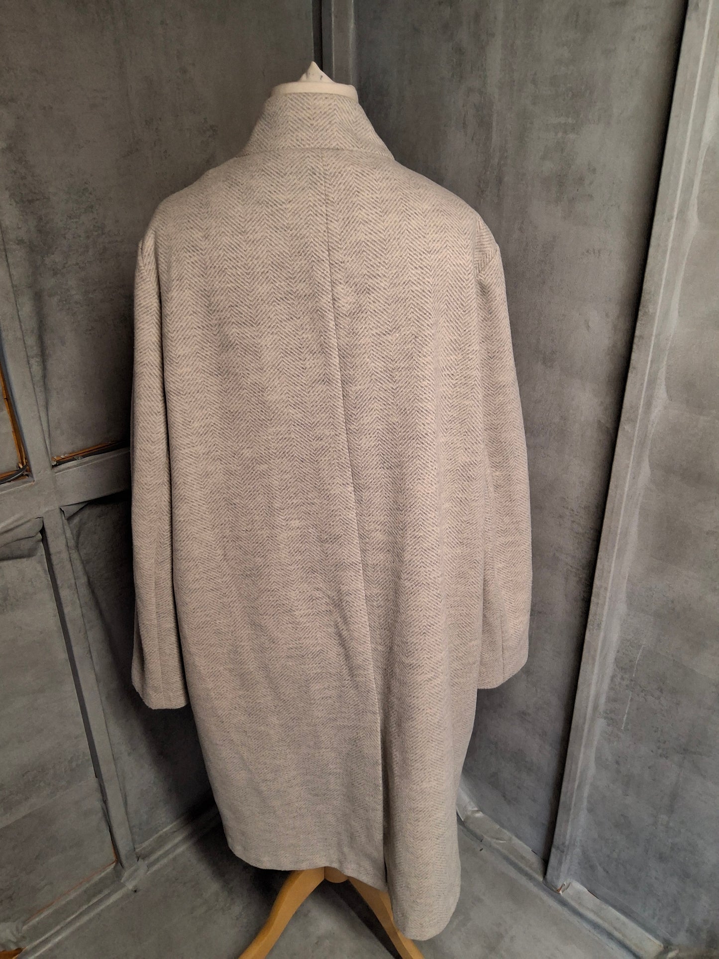 Dorothy Perkins Beige Cream Midi Coat – Size 18 – Classic Button-Up Layer