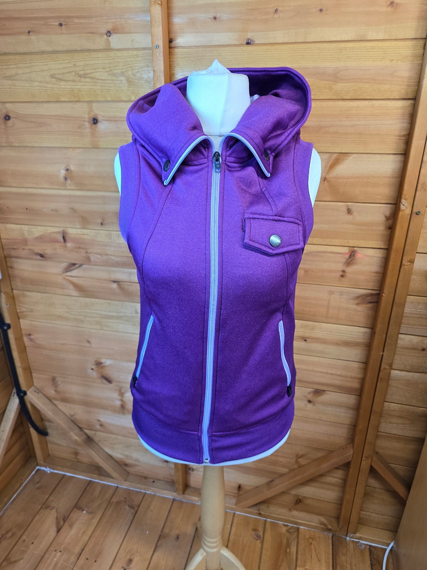 Burton purple hooded sleeveless gillet pockets size Small size 8/10