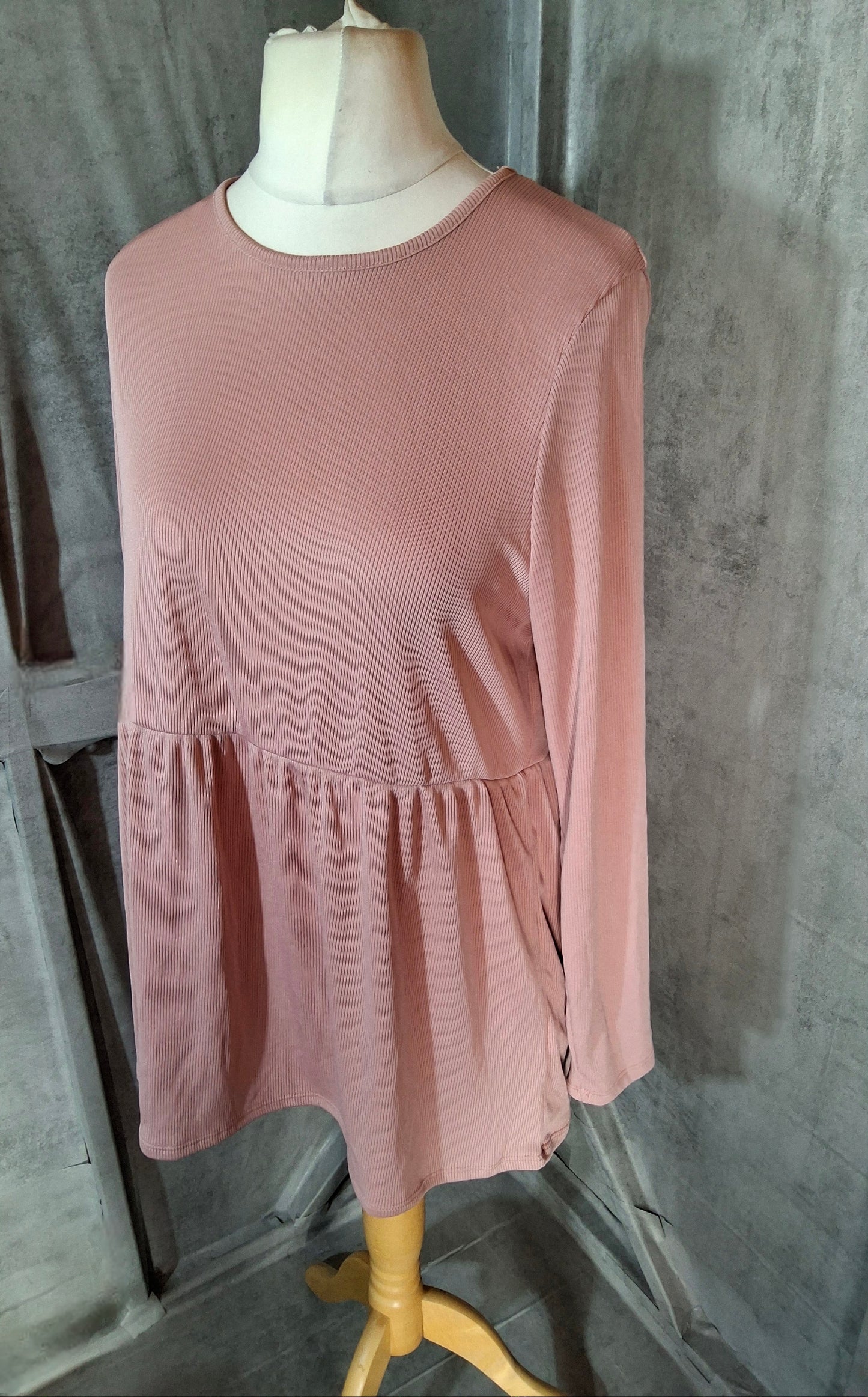 Boohoo Light Pink Ribbed Peplum Top – Size 16 – NWT